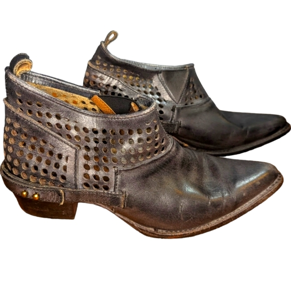 Corral Distressed Laser Cut Perforated Cowboy Ankle Boots sz 9 - Picture 1 of 8